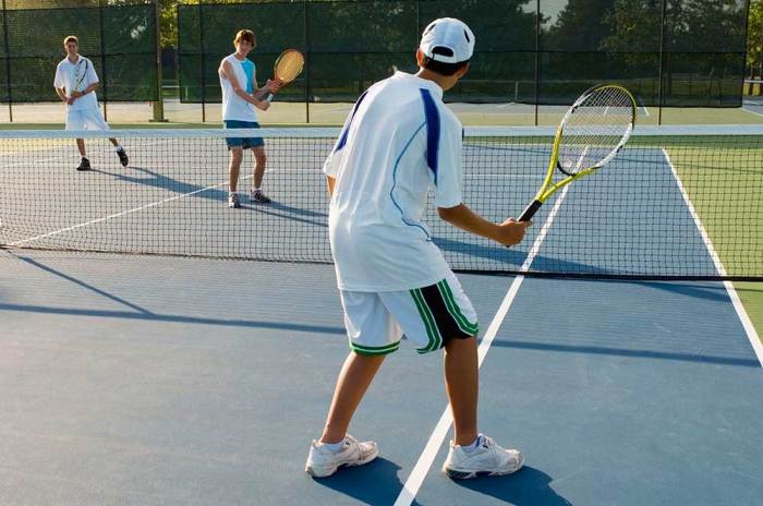 Sara y yo jugar al tenis